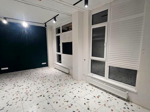 комерційна за адресою Нагірна вул., 18/16