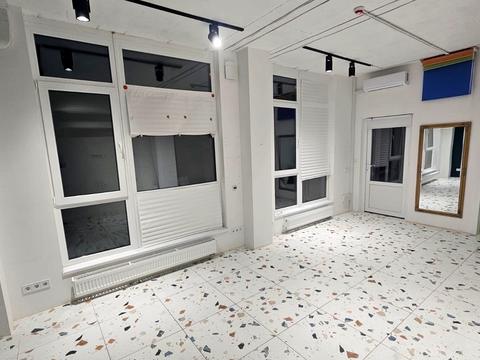 комерційна за адресою Нагірна вул., 18/16