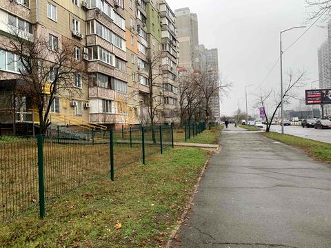 комерційна за адресою Ревуцького вул., 35