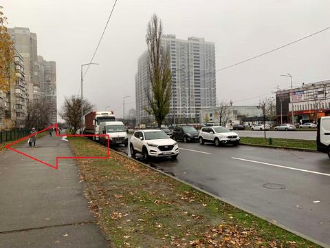 комерційна за адресою Ревуцького вул., 35