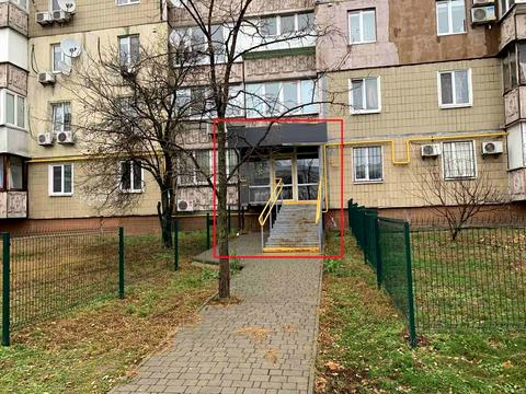 комерційна за адресою Ревуцького вул., 35