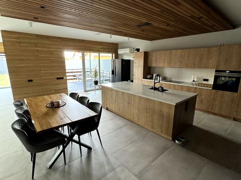 дом по адресу  ул.