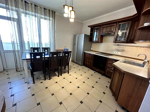 квартира за адресою Дніпровська набережна вул., 19-В