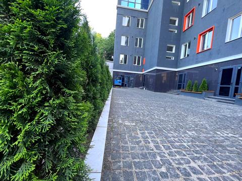 комерційна за адресою Нижньоюрківська вул., 9