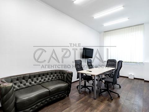 комерційна за адресою Інститутська вул., 16