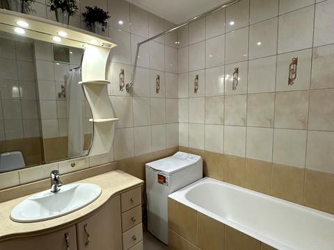 квартира за адресою Дніпровська набережна вул., 26