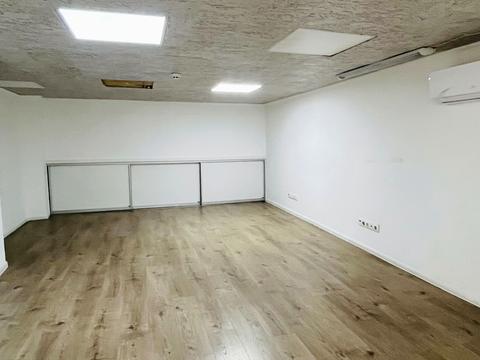 комерційна за адресою Дніпровська набережна вул., 19-А