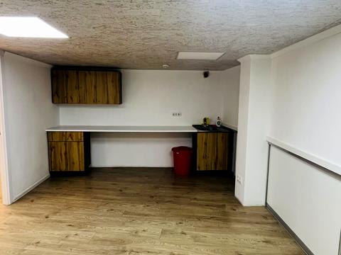 комерційна за адресою Дніпровська набережна вул., 19-А