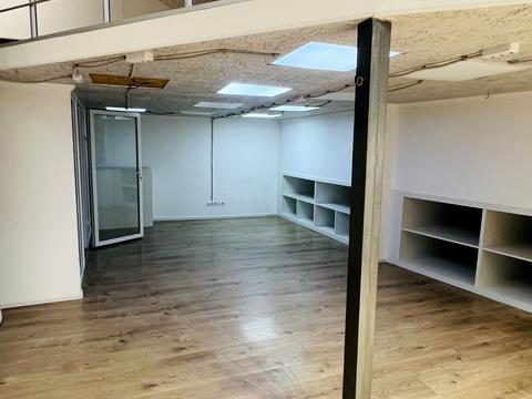 комерційна за адресою Дніпровська набережна вул., 19-А