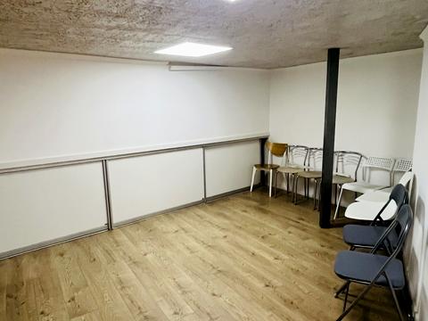 комерційна за адресою Дніпровська набережна вул., 19-А