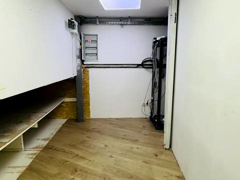 комерційна за адресою Дніпровська набережна вул., 19-А