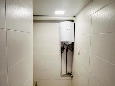 комерційна за адресою Дніпровська набережна вул., 19-А