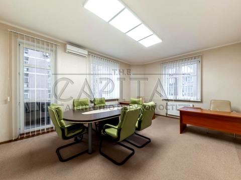 комерційна за адресою Євгена Коновальця вул. (Щорса), 32-Б