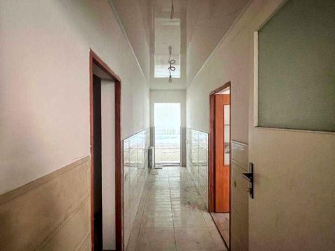 коммерческая по адресу Богдана Хмельницького, 1