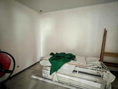 коммерческая по адресу Богдана Хмельницького, 1