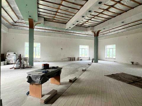 коммерческая по адресу Богдана Хмельницького, 1