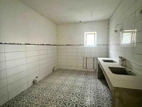 коммерческая по адресу Богдана Хмельницького, 1