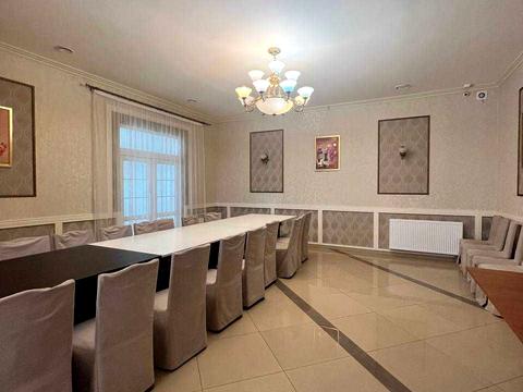 коммерческая по адресу Богдана Хмельницького, 1