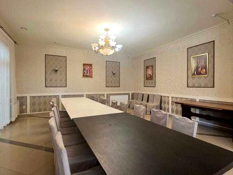 коммерческая по адресу Богдана Хмельницького, 1