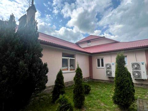 коммерческая по адресу Богдана Хмельницького, 1