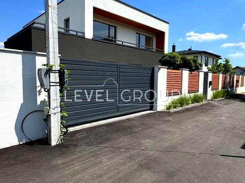 будинок за адресою Єдності