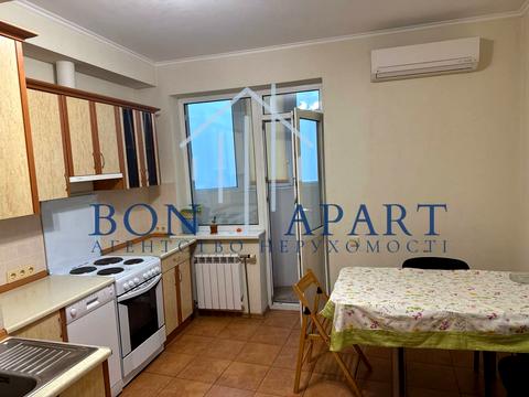 квартира за адресою Дніпровська набережна вул., 19