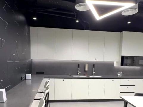 комерційна за адресою Євгена Коновальця вул. (Щорса), 36