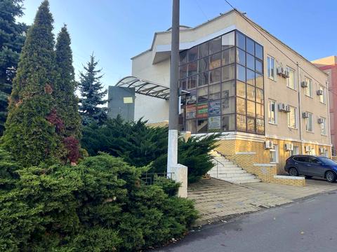 комерційна за адресою Захисників України вул. (1-го Травня), 1-А