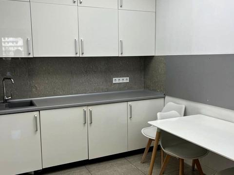 комерційна за адресою Болсуновська вул. (Сергія Струтинського), 13-15