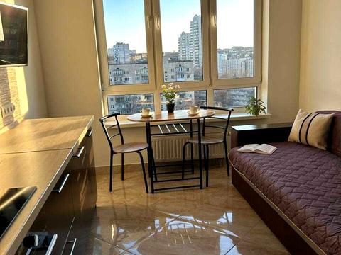 квартира за адресою Феодосійська вул., 3-В