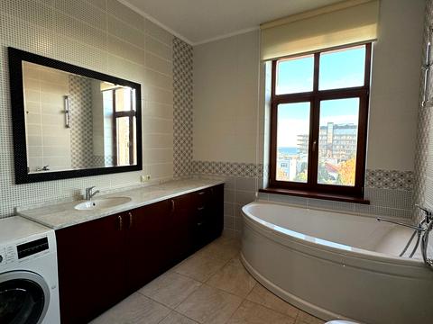 квартира за адресою Давида Бурлюка вул. (Гаршина), 5а