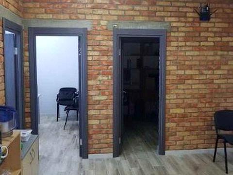 комерційна за адресою Хмельницька вул., 10