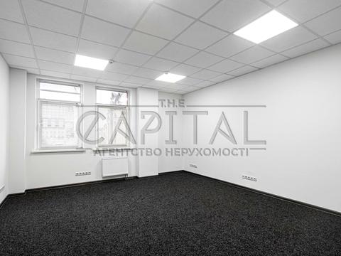 комерційна за адресою Спаська вул., 5