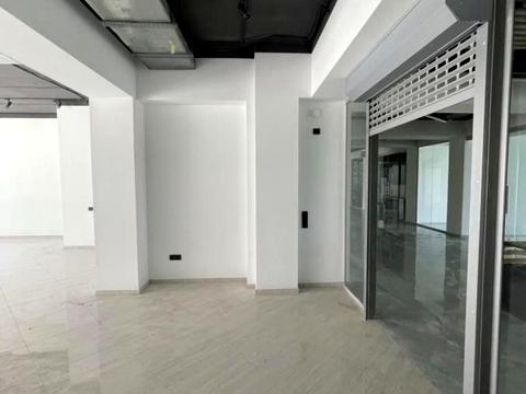 комерційна за адресою Княгинин вул., 44-1