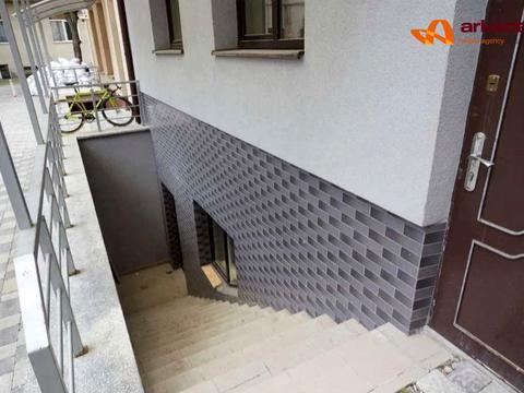 комерційна за адресою Залізнична вул., 49