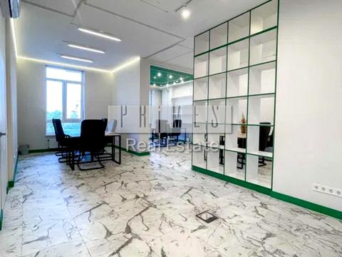 комерційна за адресою Жилянська вул., 68