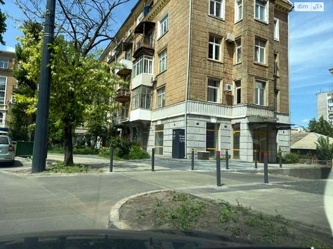 коммерческая по адресу Соборная пл. (Октябрьская), 7