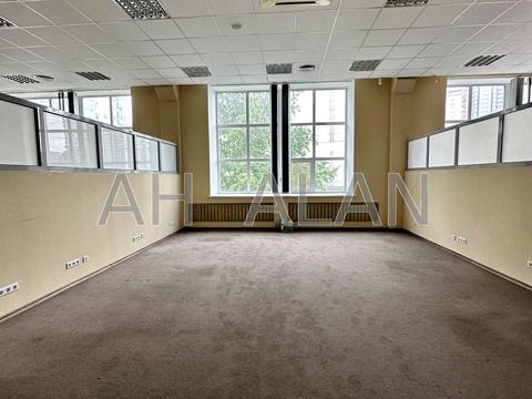 комерційна за адресою Дениса Монастирського вул. (Василя Сурікова), 3А