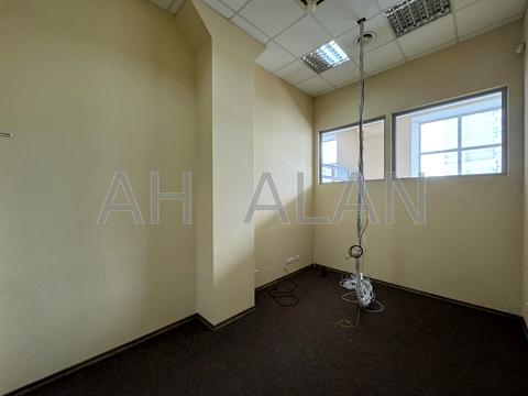 комерційна за адресою Дениса Монастирського вул. (Василя Сурікова), 3А