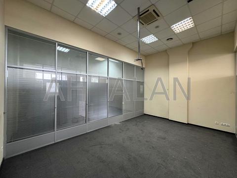 комерційна за адресою Дениса Монастирського вул. (Василя Сурікова), 3А