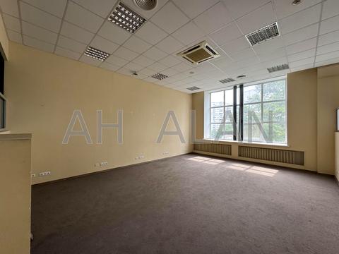 комерційна за адресою Дениса Монастирського вул. (Василя Сурікова), 3А