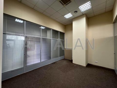 комерційна за адресою Дениса Монастирського вул. (Василя Сурікова), 3А