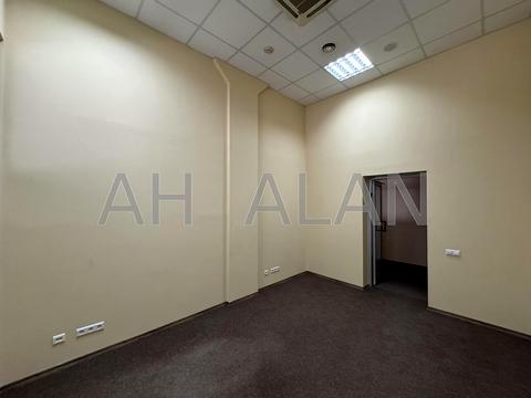 комерційна за адресою Дениса Монастирського вул. (Василя Сурікова), 3А