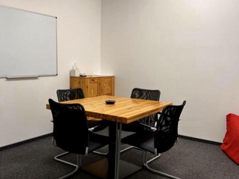 комерційна за адресою Верхній Вал вул., 10