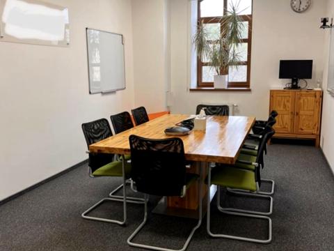 комерційна за адресою Верхній Вал вул., 10