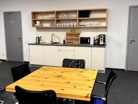 комерційна за адресою Верхній Вал вул., 10