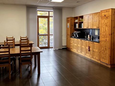 комерційна за адресою Верхній Вал вул., 10