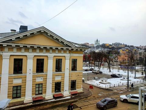 комерційна за адресою Межигірська вул., 3