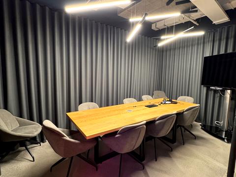 комерційна за адресою Богдана Хмельницького вул., 19-21