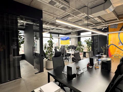 комерційна за адресою Богдана Хмельницького вул., 19-21